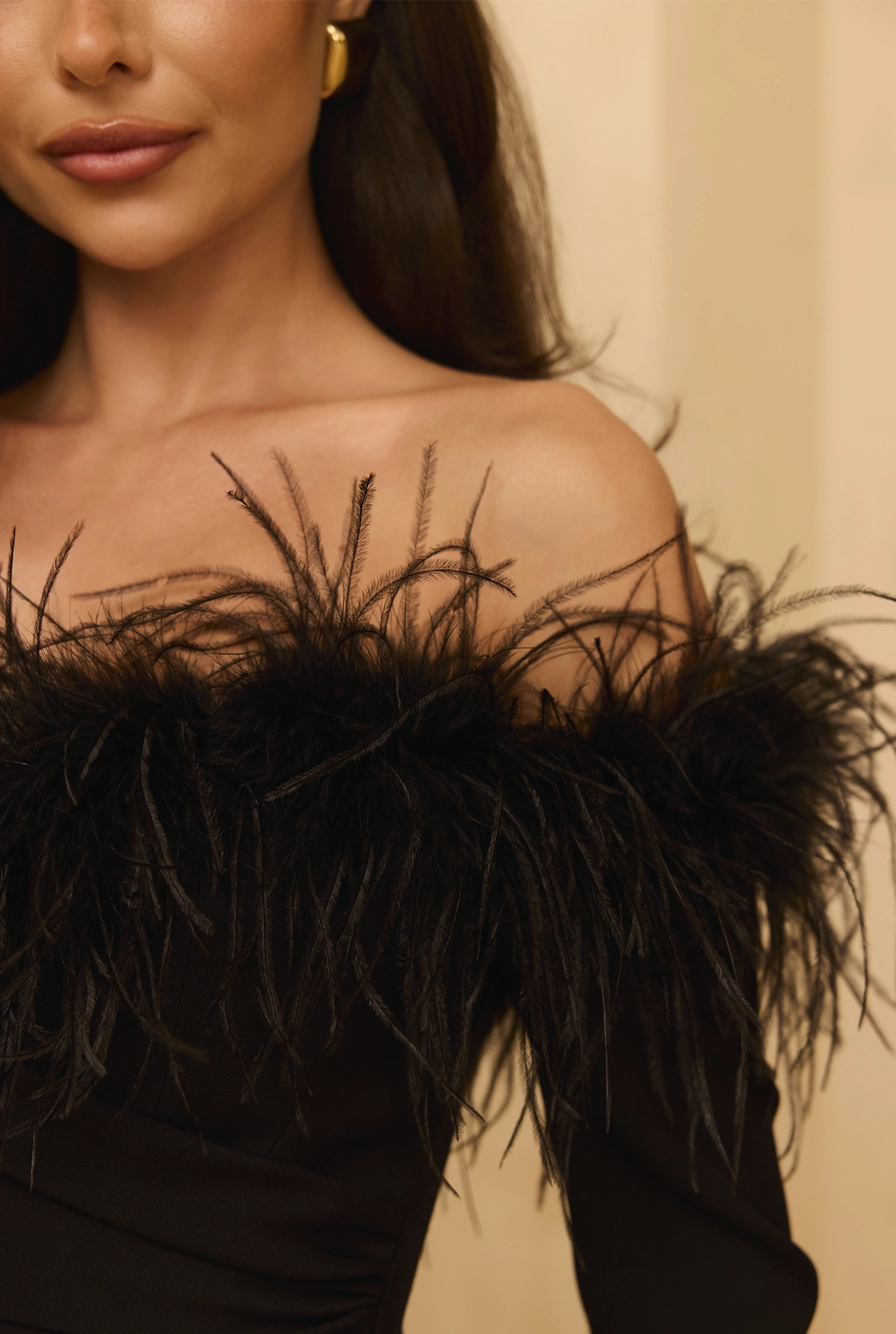 Meryl - Eleganza nera con piume