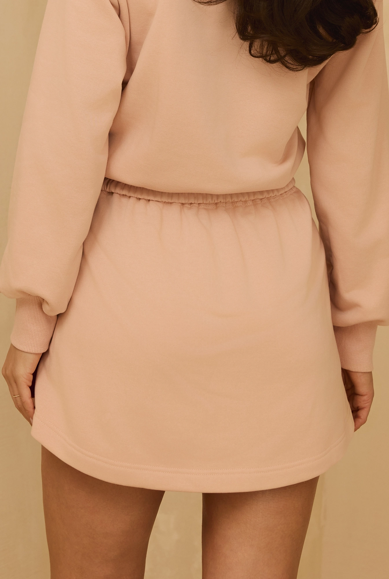 Set Mariko - Camicetta morbida e minigonna con pantaloncini cuciti